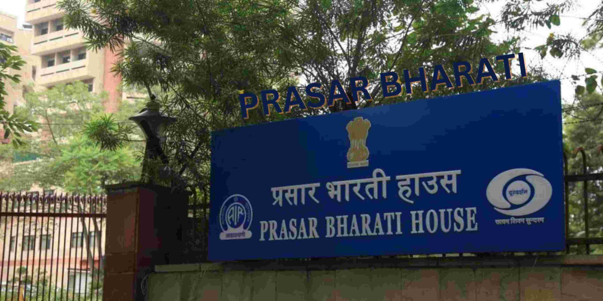 Iconic 'All India Radio' tag fades into oblivion as Prasar Bharati replaces  it with 'Akashvani' – Firstpost
